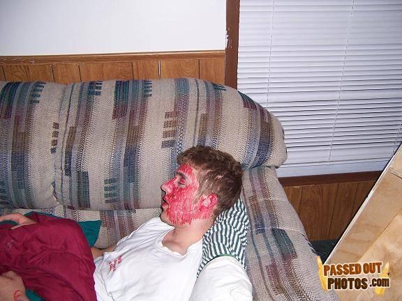 Passedout-photos-1219293874-34120