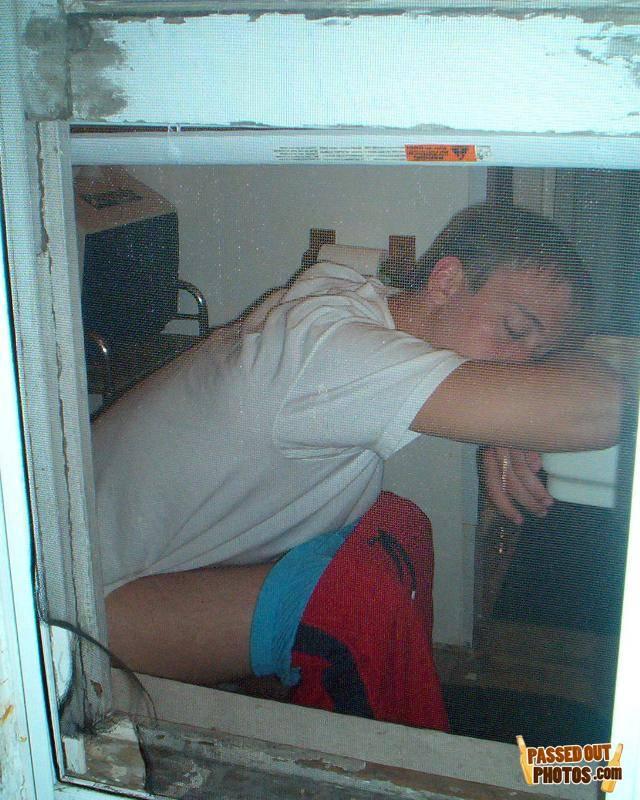 Passedout-photos-1219293898-65516