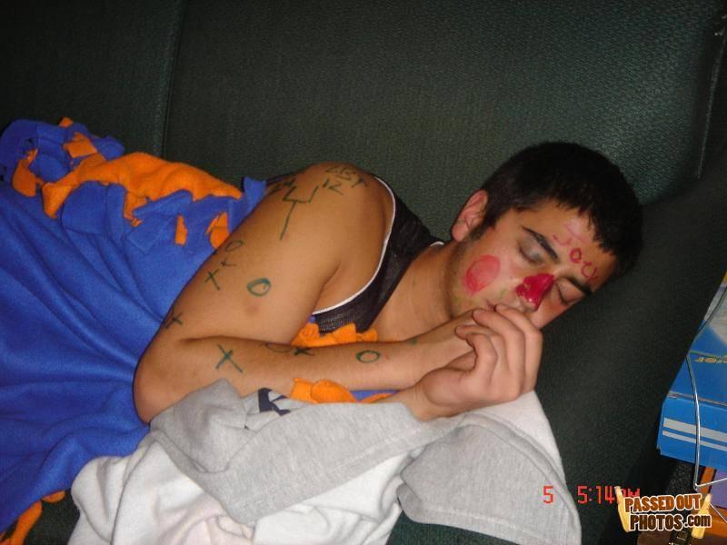 Passedout-photos-1219293899-59322