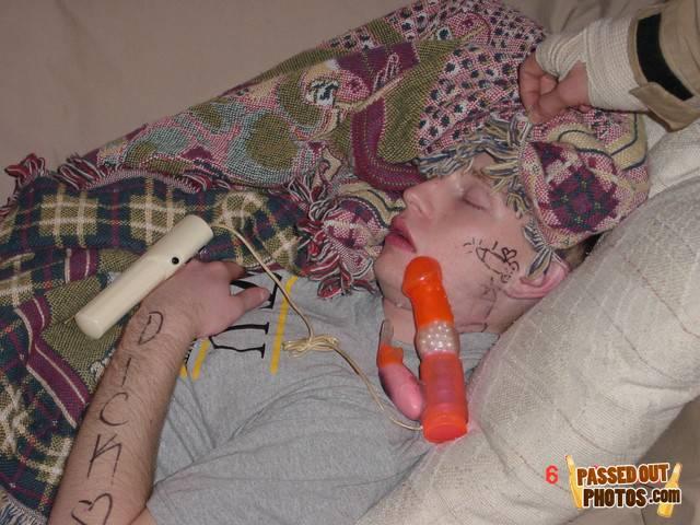 Passedout-photos-1219293900-43032