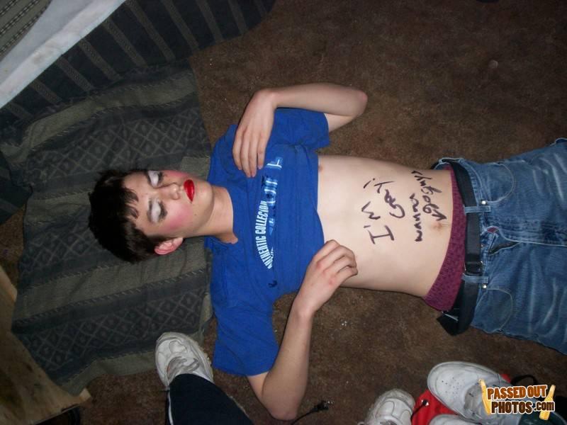 Funny Passed Out Drunk Shaming Pics Passed Out Photos