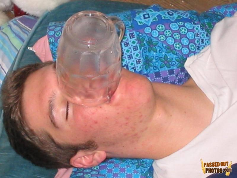 Passedout-photos-1219293909-59989