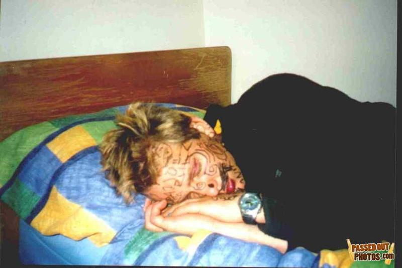 Passedout-photos-1219293910-24489